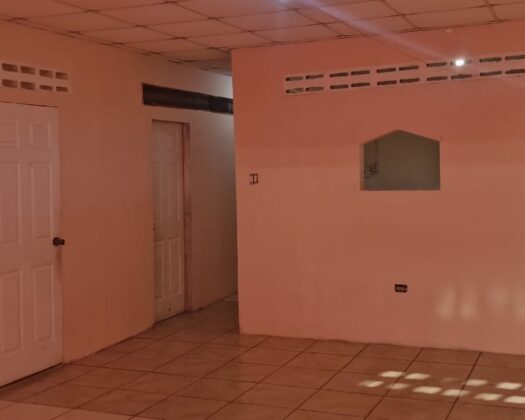2-BEDROOM HOUSE FOR RENT IN GONZALES, BELMONT – St. George Lane Rental with Backyard & Water Tank